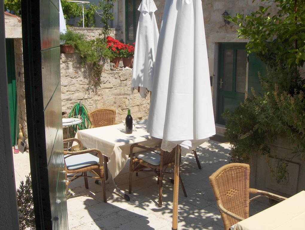 Guest House Lucijo Vrboska Exteriör bild