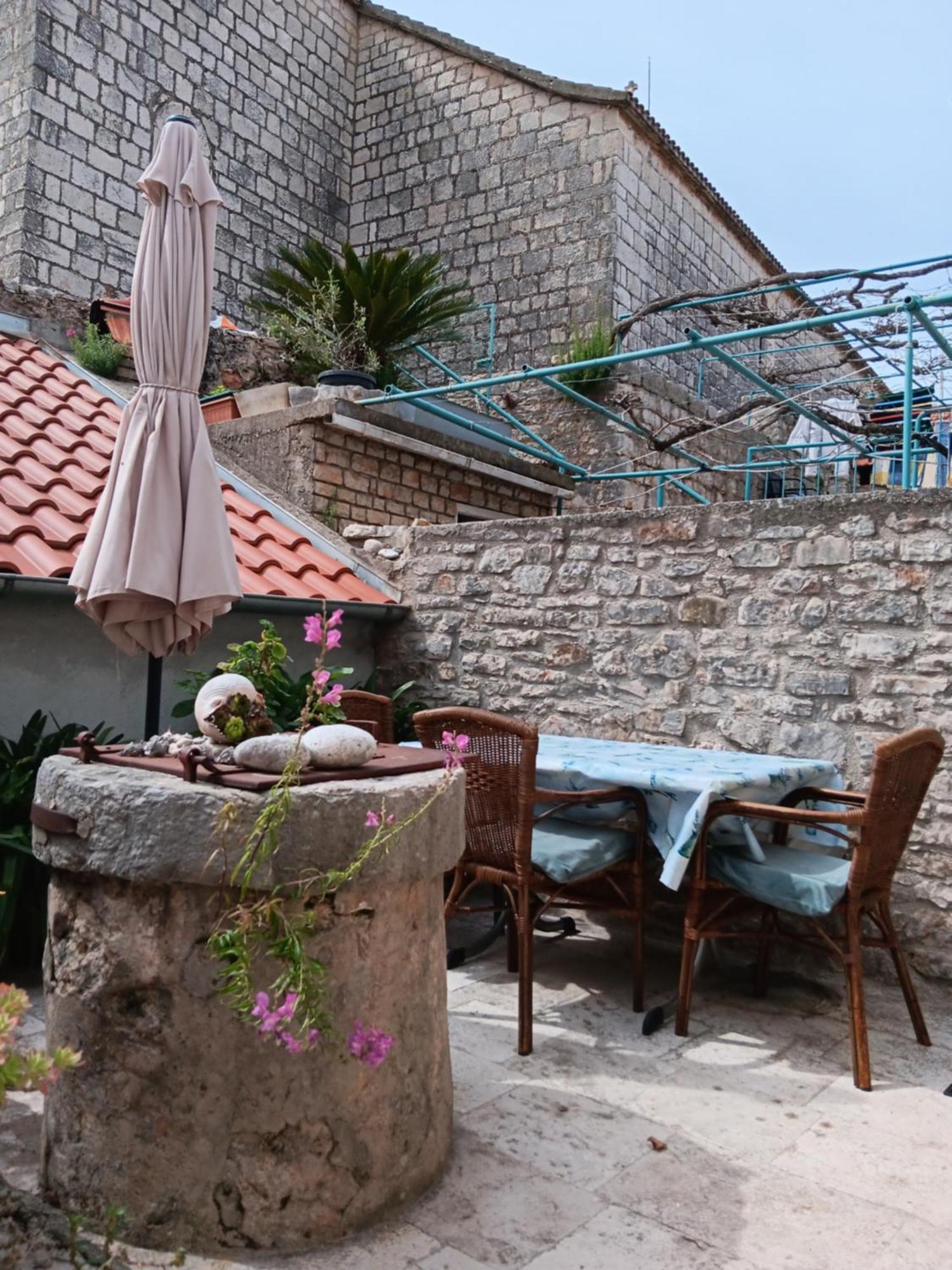 Guest House Lucijo Vrboska Rum bild