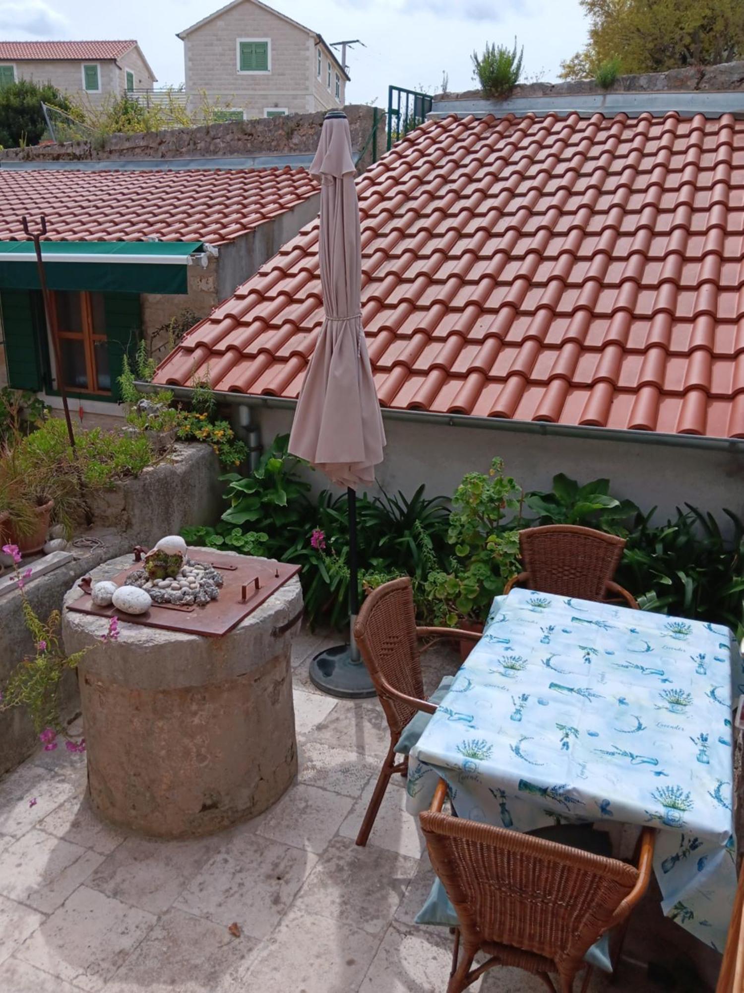 Guest House Lucijo Vrboska Rum bild